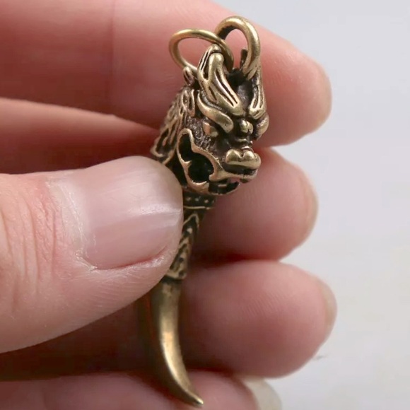 Vintage brass dragon tooth pendant - Picture 4 of 6